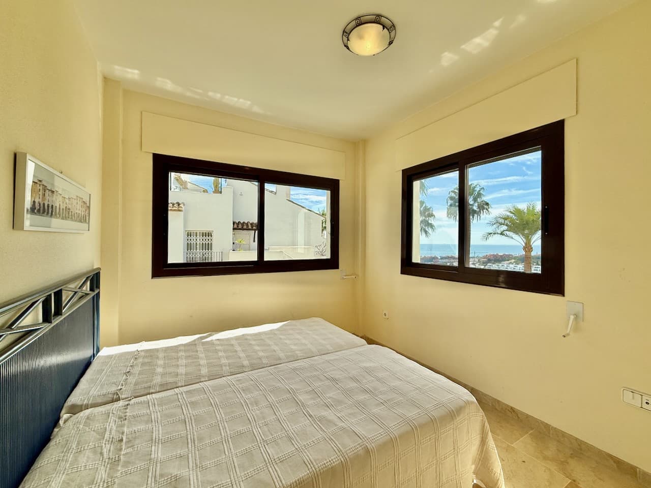 Spacious apartment with views over Duquesa Golf, close to the marina, Manilva