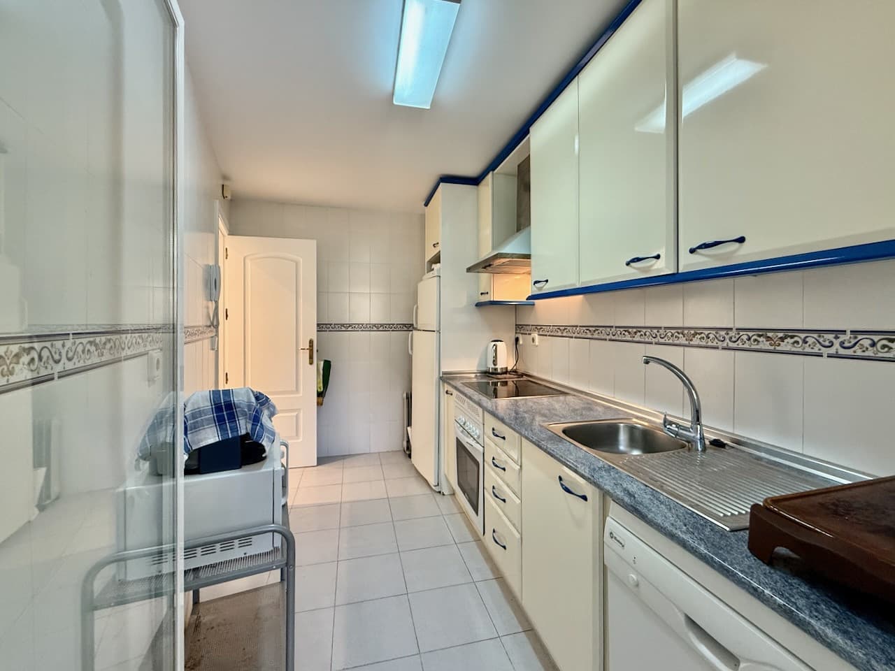 Spacious apartment with views over Duquesa Golf, close to the marina, Manilva