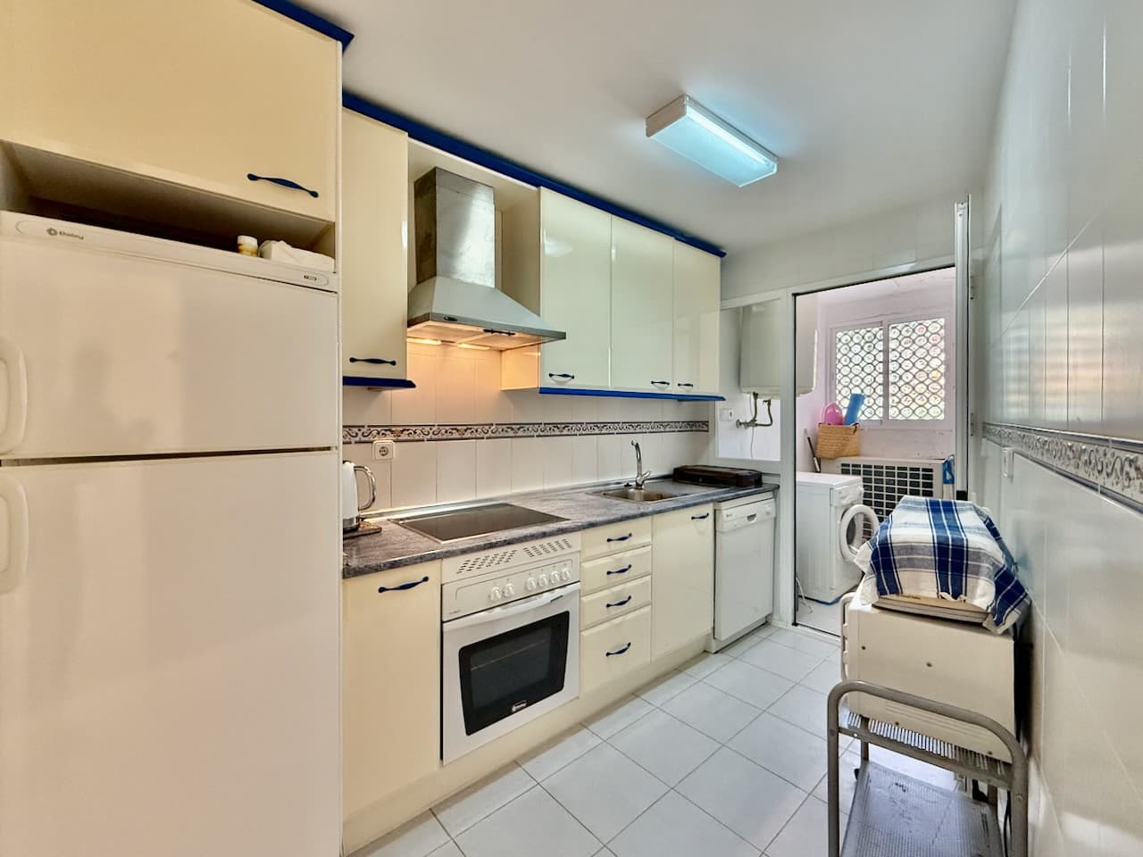 Spacious apartment with views over Duquesa Golf, close to the marina, Manilva