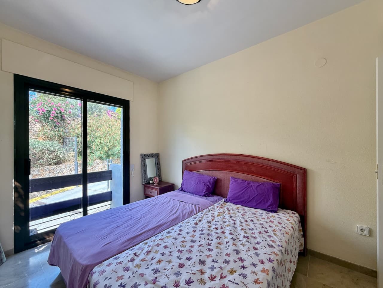 Spacious apartment with views over Duquesa Golf, close to the marina, Manilva