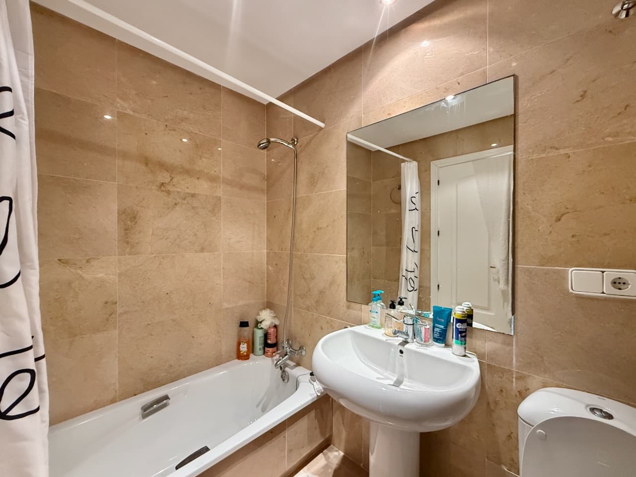 Spacious apartment with views over Duquesa Golf, close to the marina, Manilva
