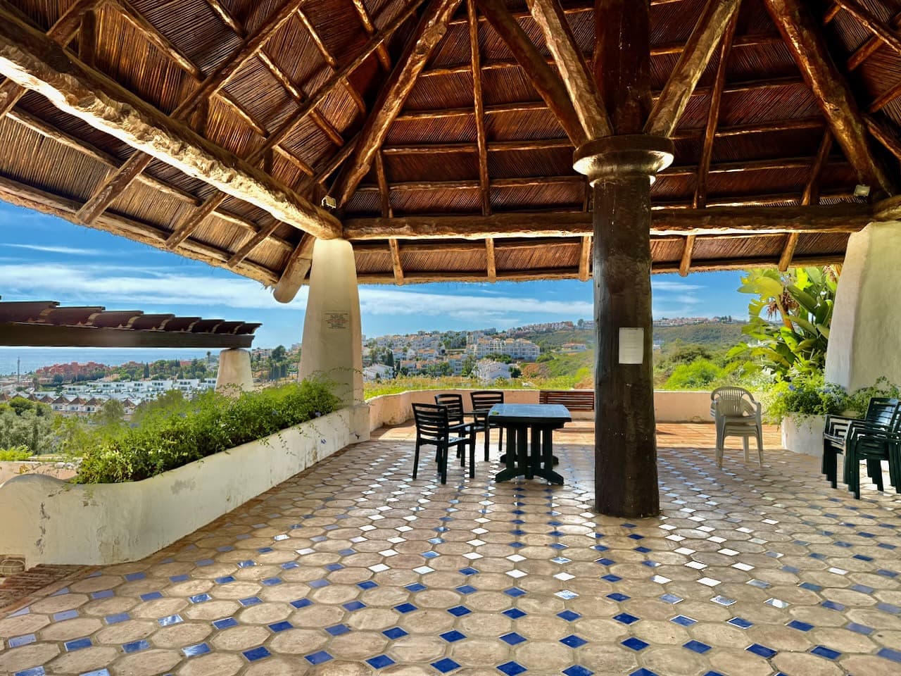 Spacious apartment with views over Duquesa Golf, close to the marina, Manilva