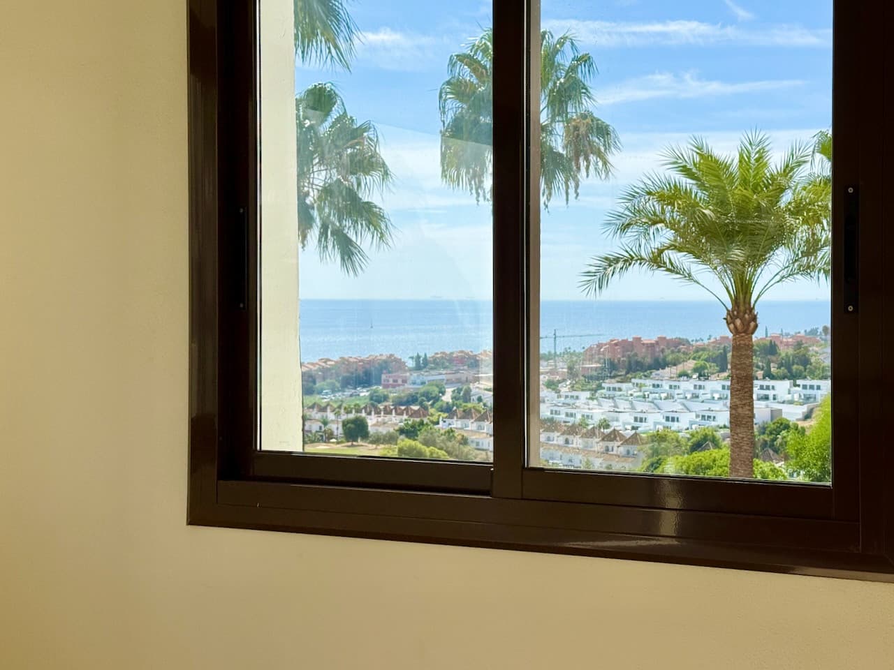 Spacious apartment with views over Duquesa Golf, close to the marina, Manilva