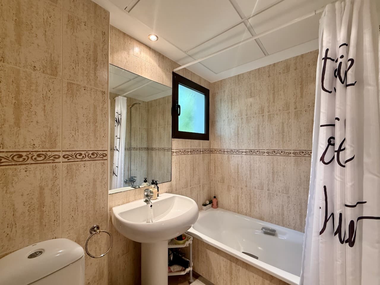 Spacious apartment with views over Duquesa Golf, close to the marina, Manilva