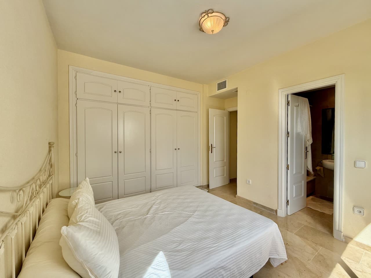 Spacious apartment with views over Duquesa Golf, close to the marina, Manilva