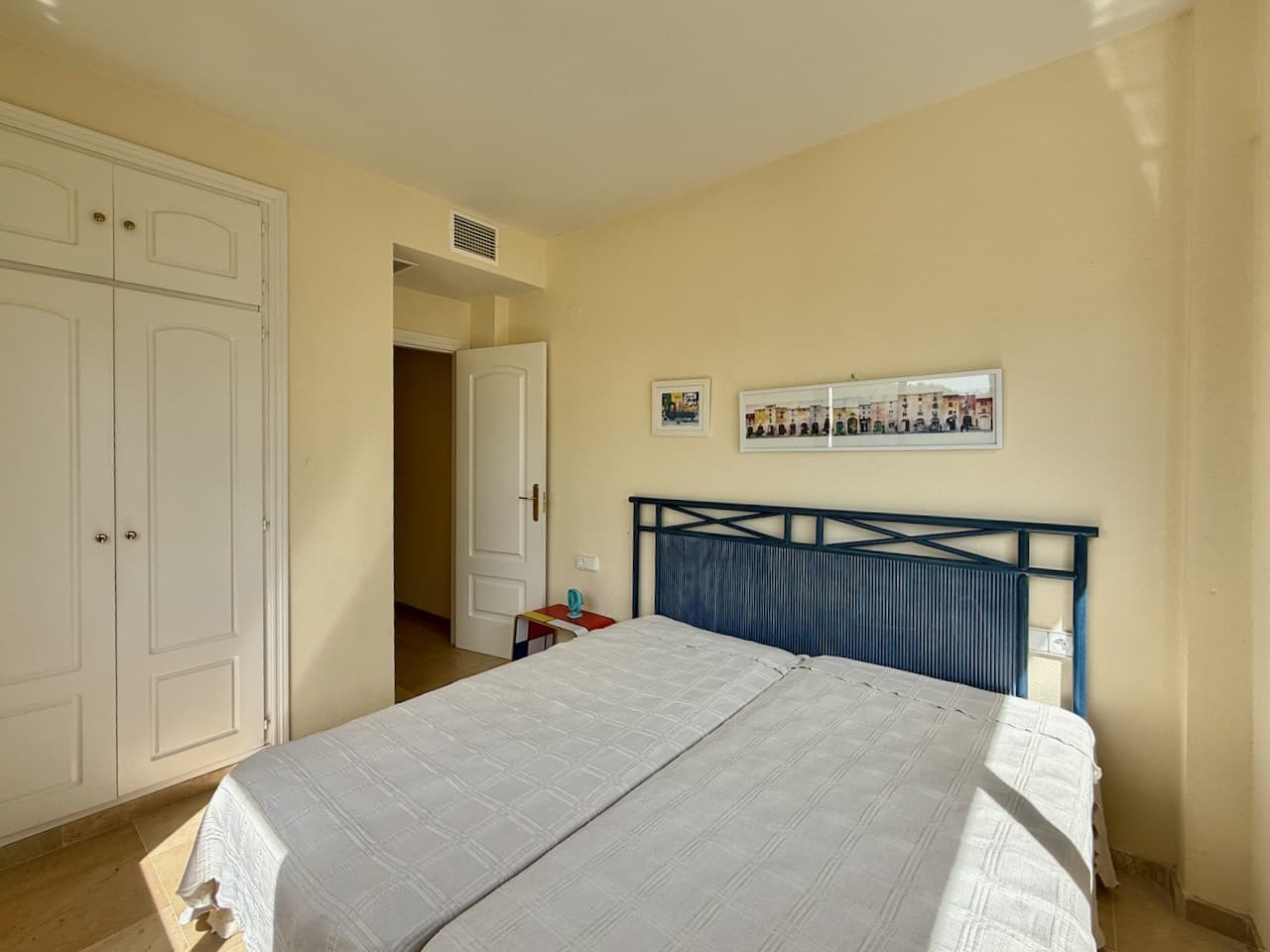 Spacious apartment with views over Duquesa Golf, close to the marina, Manilva
