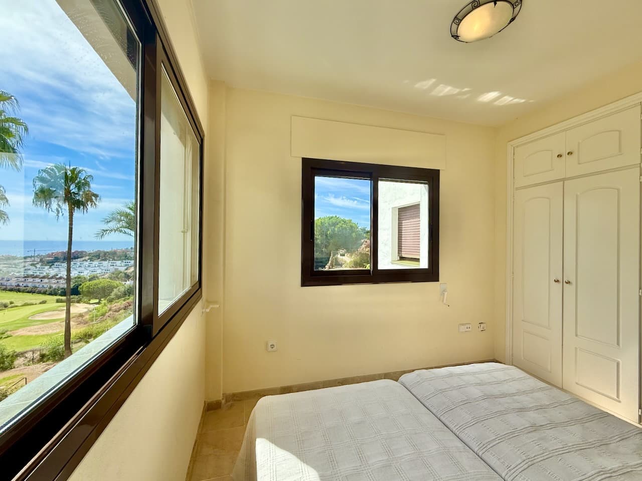 Spacious apartment with views over Duquesa Golf, close to the marina, Manilva
