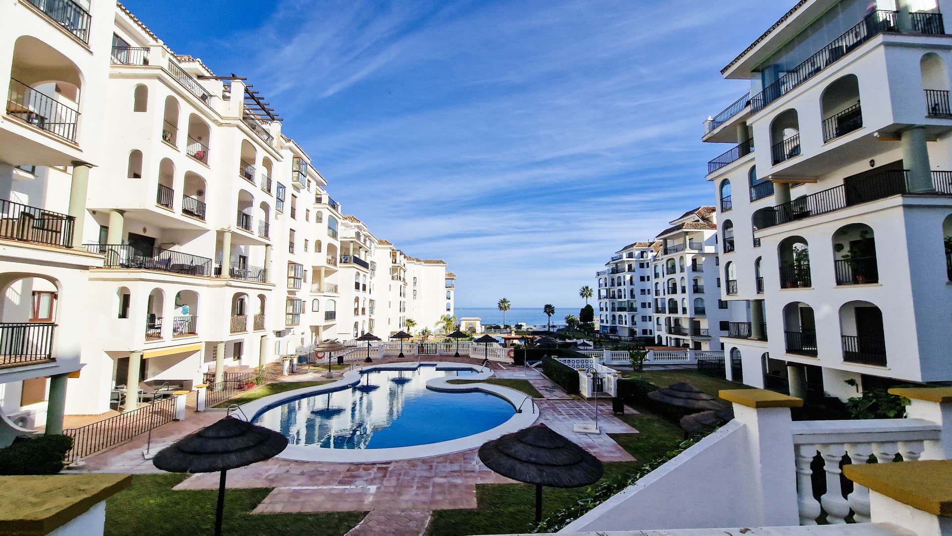Renovated groundfloor apartment near Duquesa Port