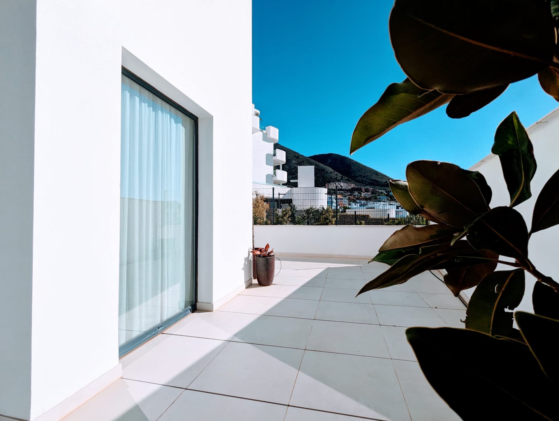 Luxury 3 bed garden villa in Higuerón West with Tourist Licence