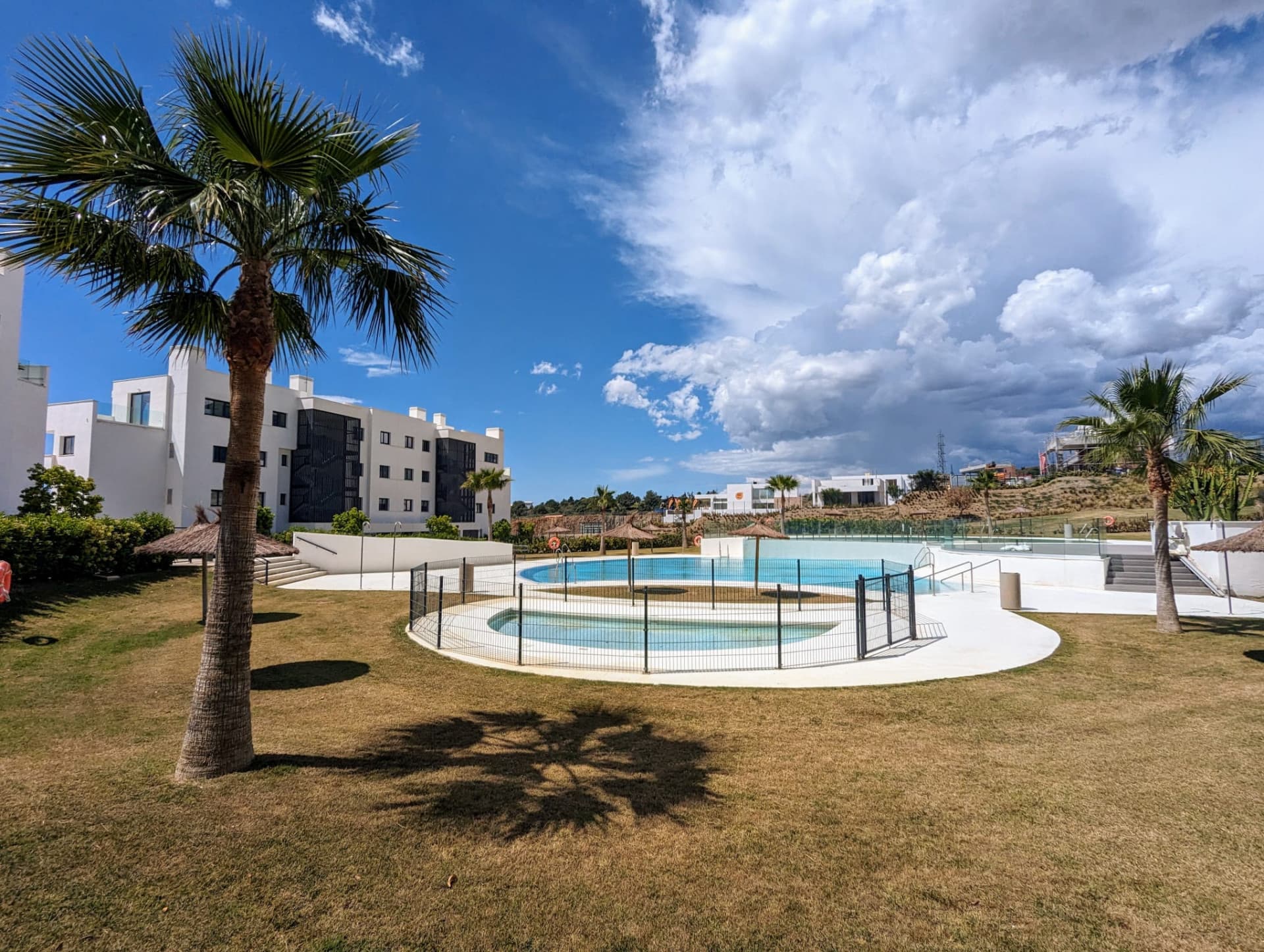Luxury 3 bed garden villa in Higuerón West with Tourist Licence