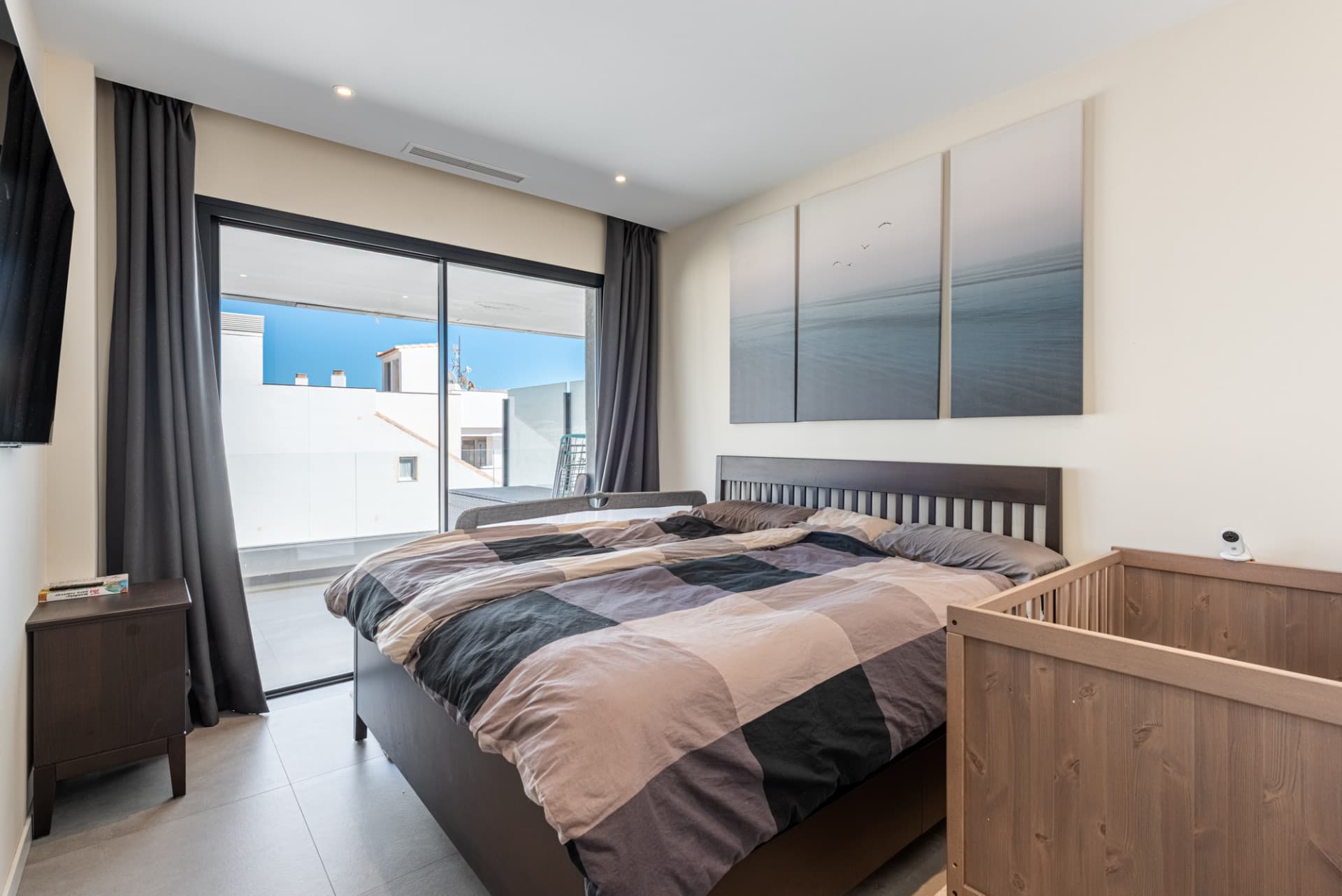 Elegancia moderna con vistas al mar y a la montaña en Fuengirola (con Licencia turística)