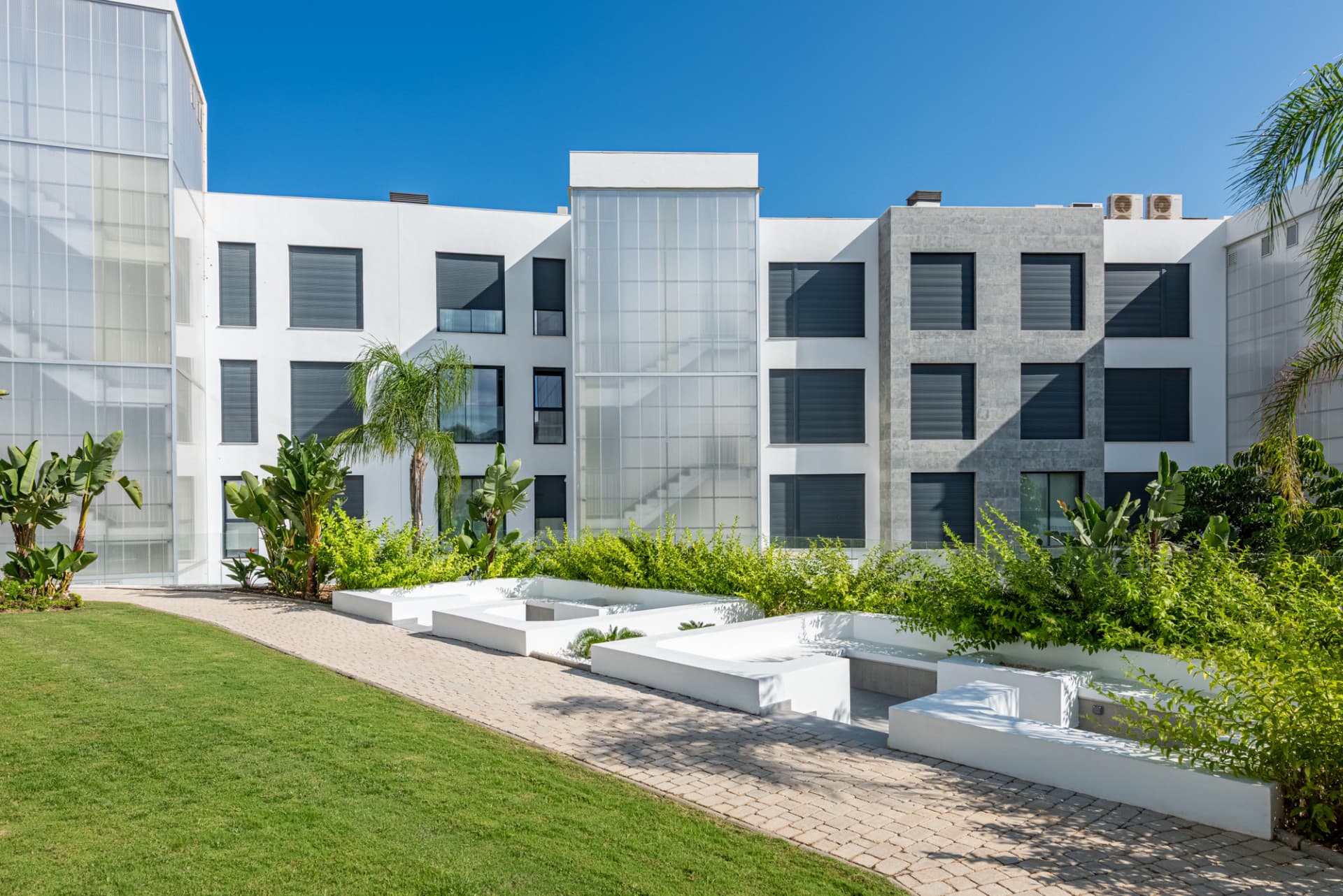 Elegancia moderna con vistas al mar y a la montaña en Fuengirola (con Licencia turística)