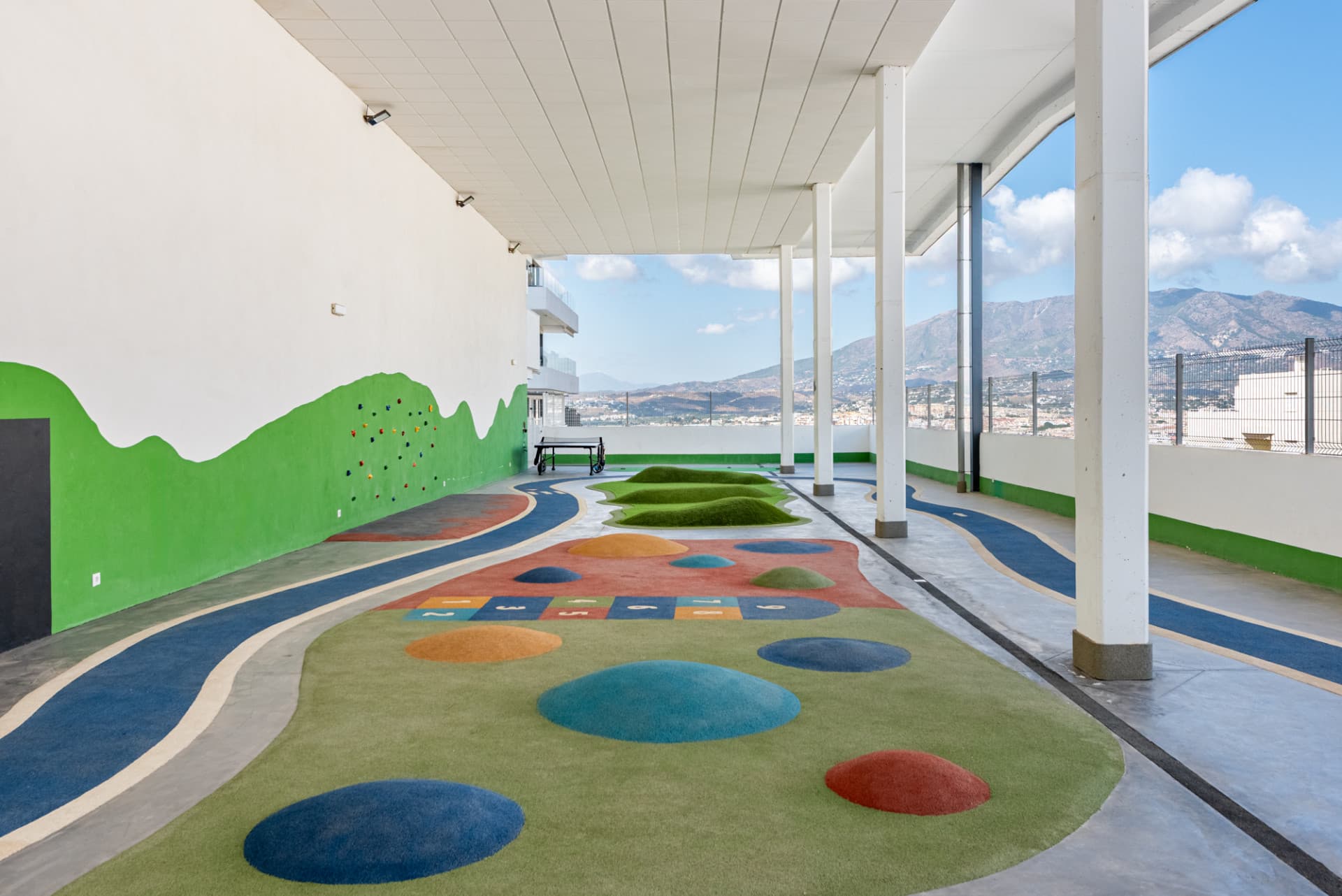 Elegancia moderna con vistas al mar y a la montaña en Fuengirola (con Licencia turística)