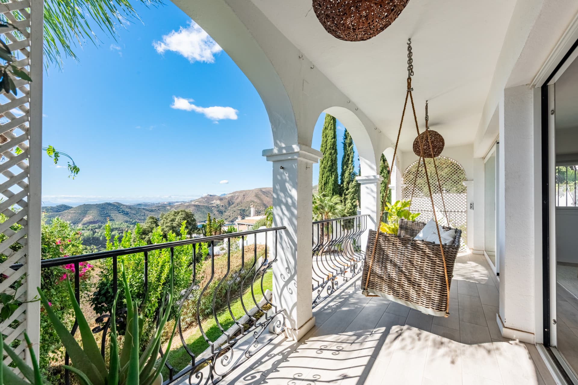 Semi-detached house with amazing viewings
