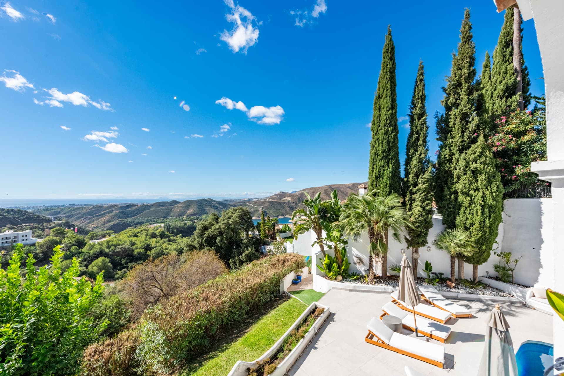 Semi-detached house with amazing viewings