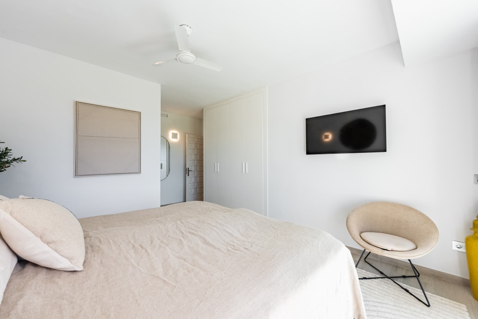 Semi-detached house with amazing viewings