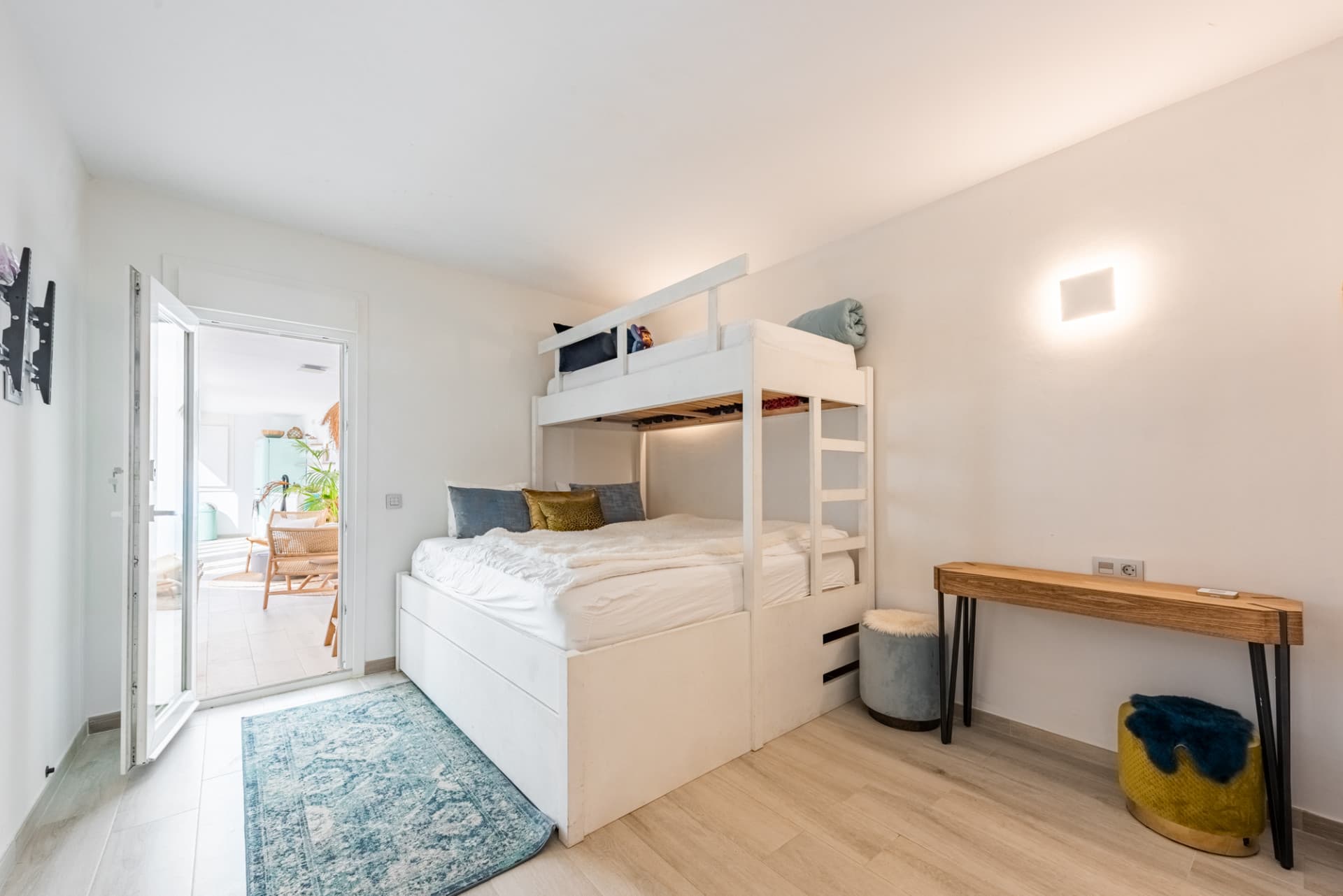 Semi-detached house with amazing viewings