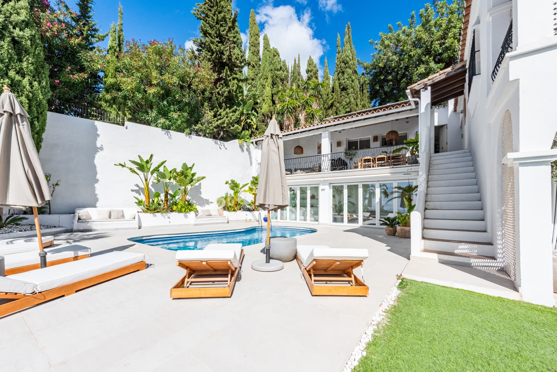 Semi-detached house with amazing viewings