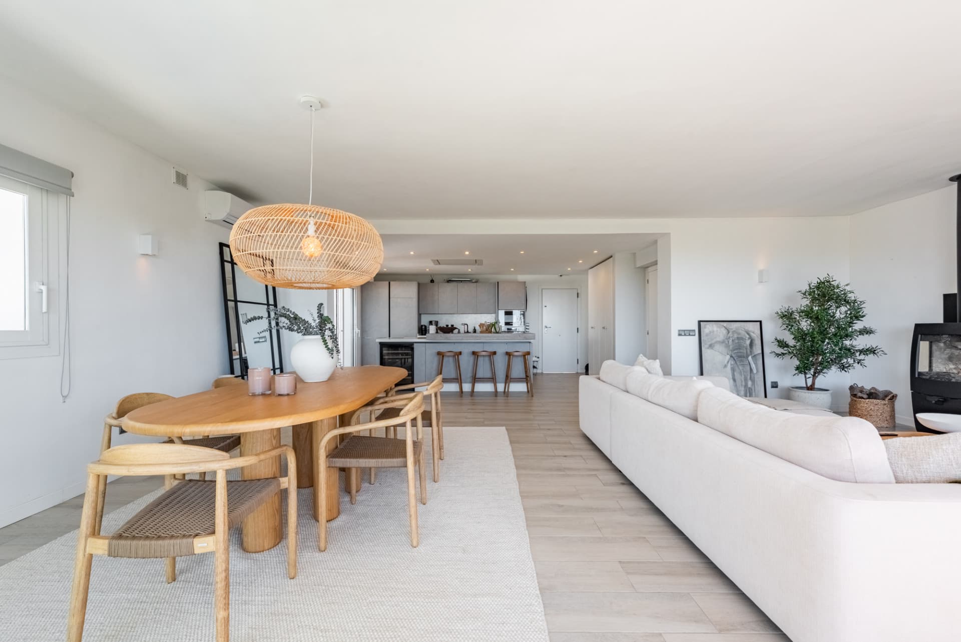 Semi-detached house with amazing viewings