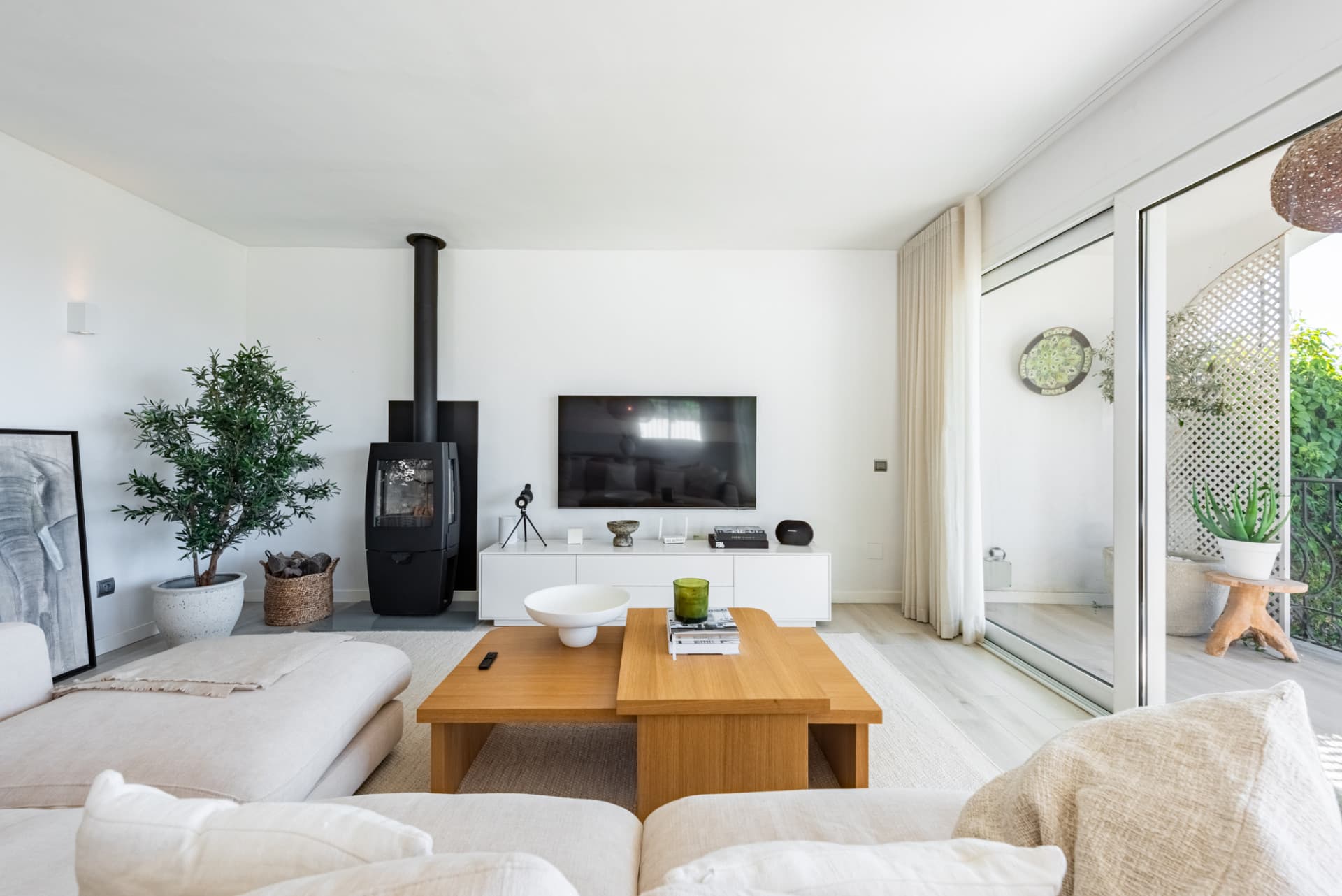 Semi-detached house with amazing viewings
