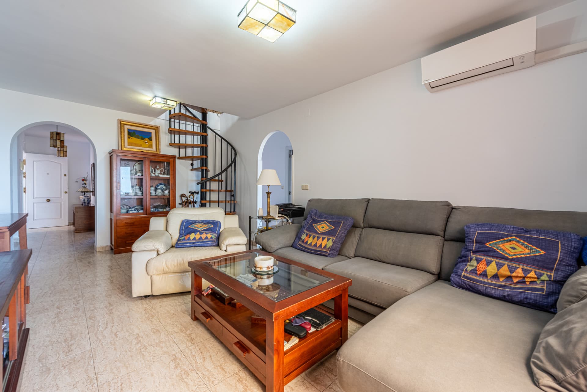 4-bedroom, 3-bathroom duplex penthouse with sea views