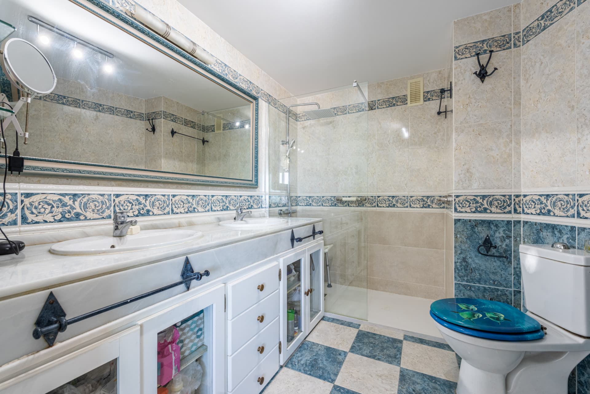 4-bedroom, 3-bathroom duplex penthouse with sea views