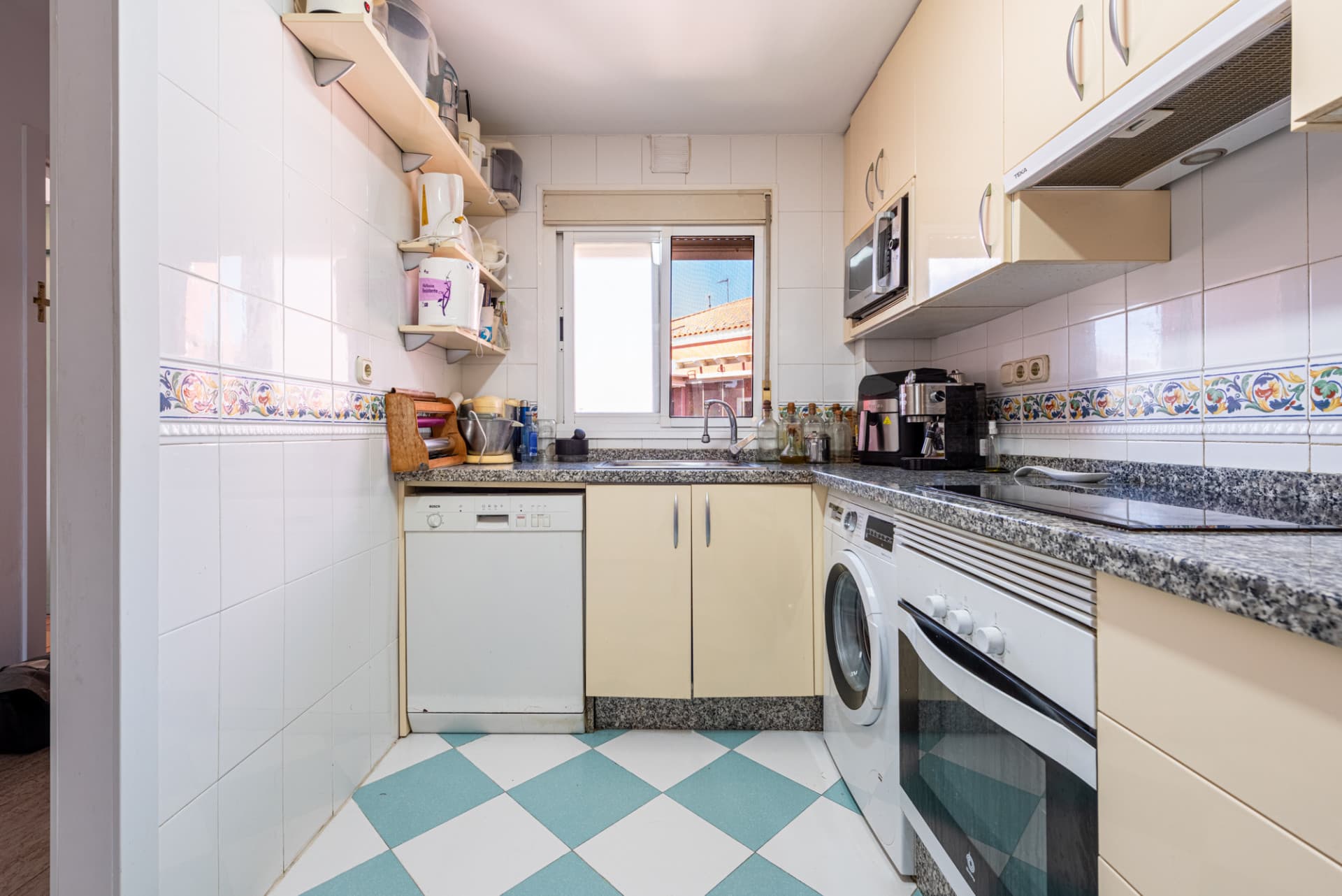 4-bedroom, 3-bathroom duplex penthouse with sea views