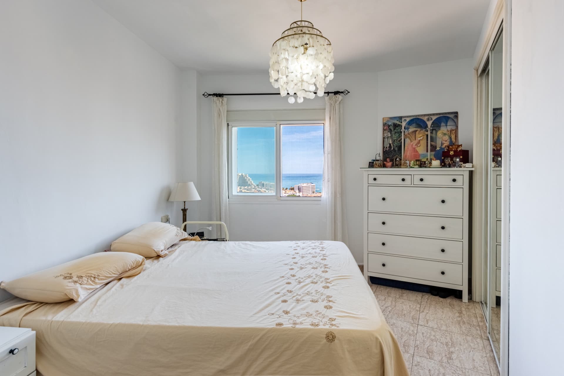 4-bedroom, 3-bathroom duplex penthouse with sea views
