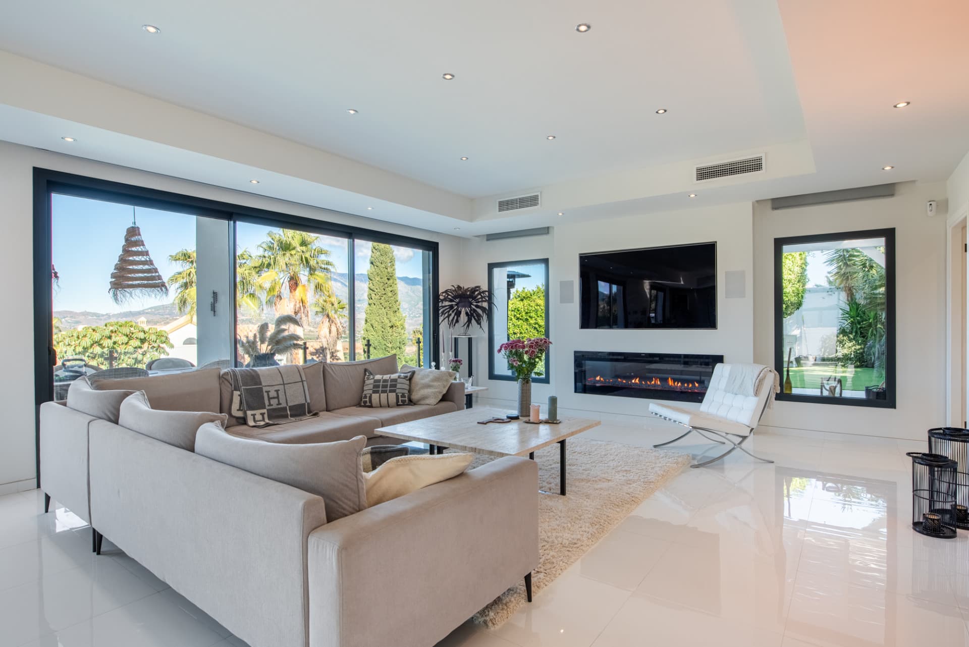 Exclusive Golf Lifestyle Villa with Panoramic Views in La Cala Golf