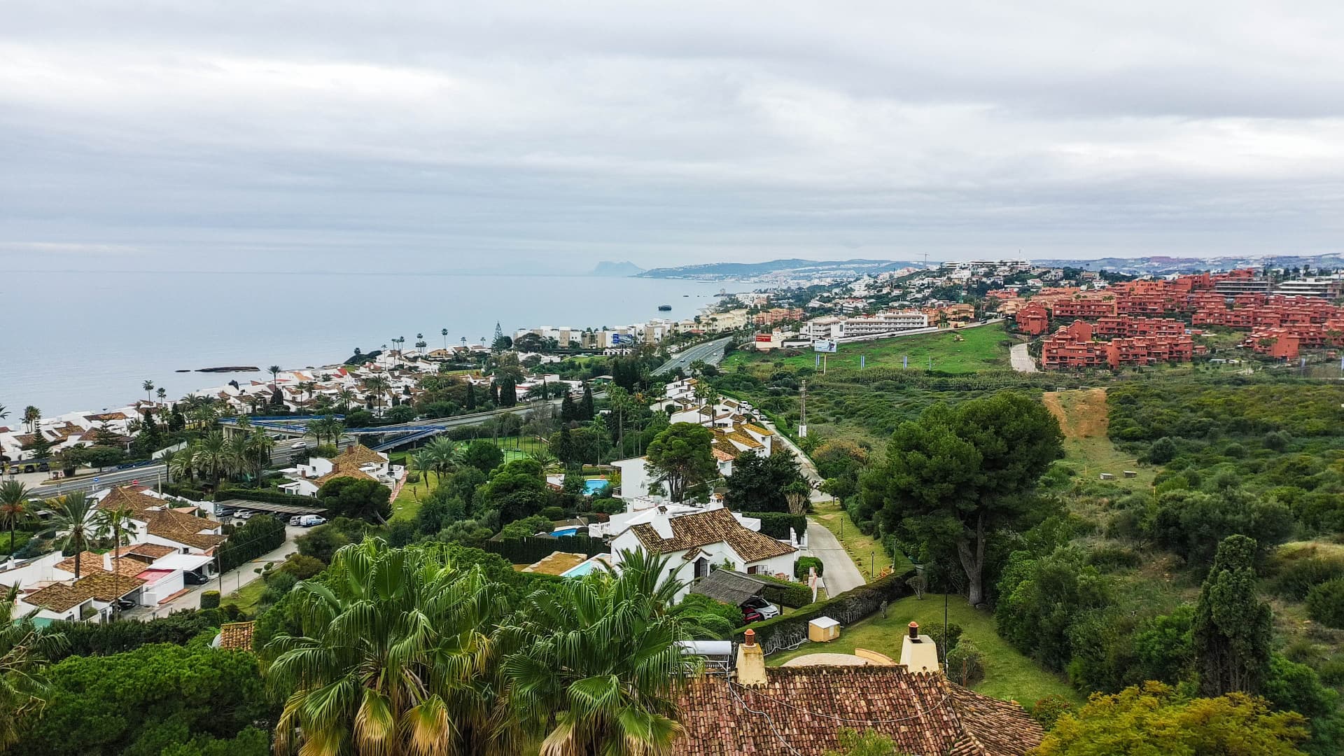 Spacious villa on an equally spacious plot in Bahía Dorada