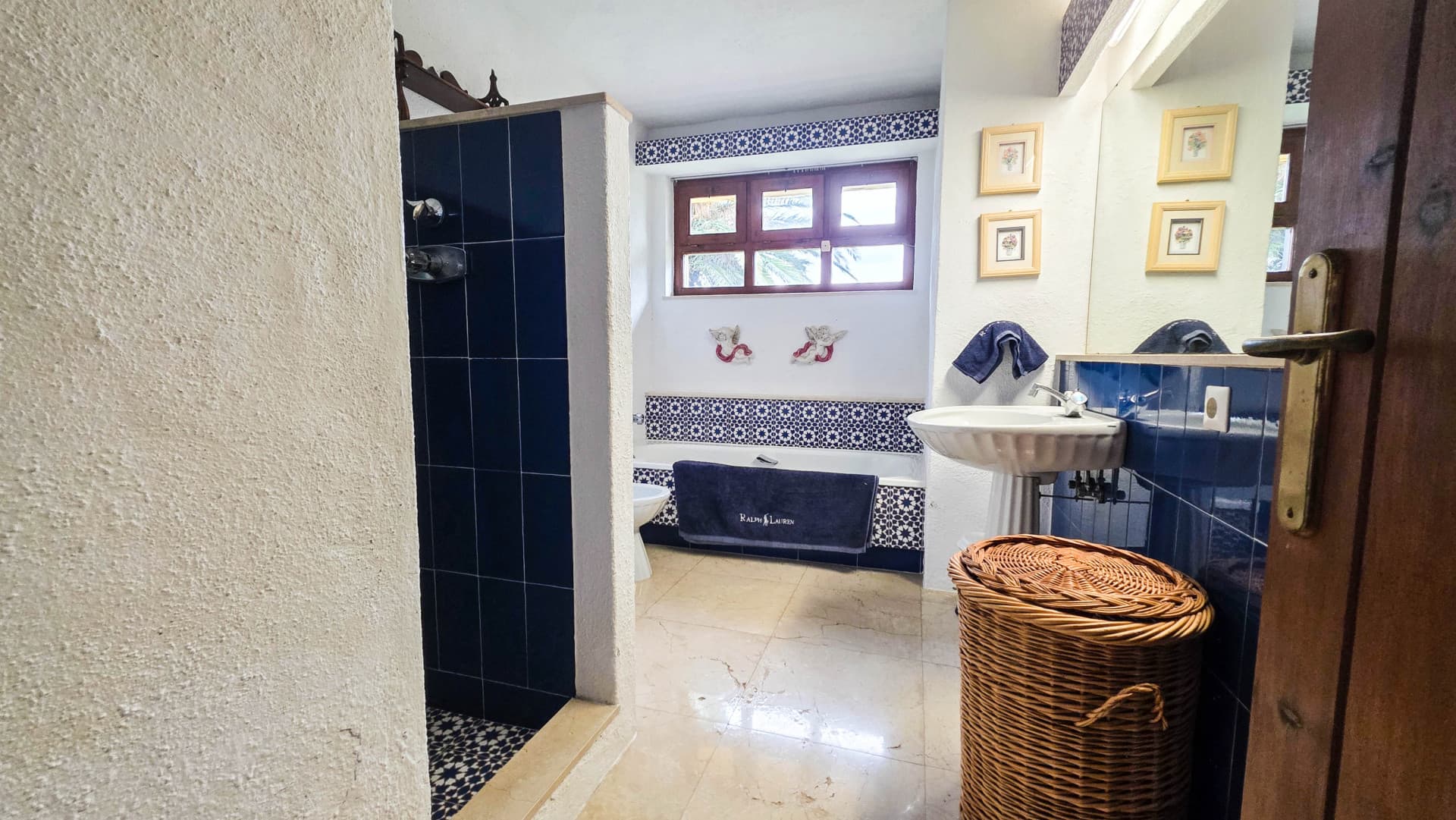 Spacious villa on an equally spacious plot in Bahía Dorada