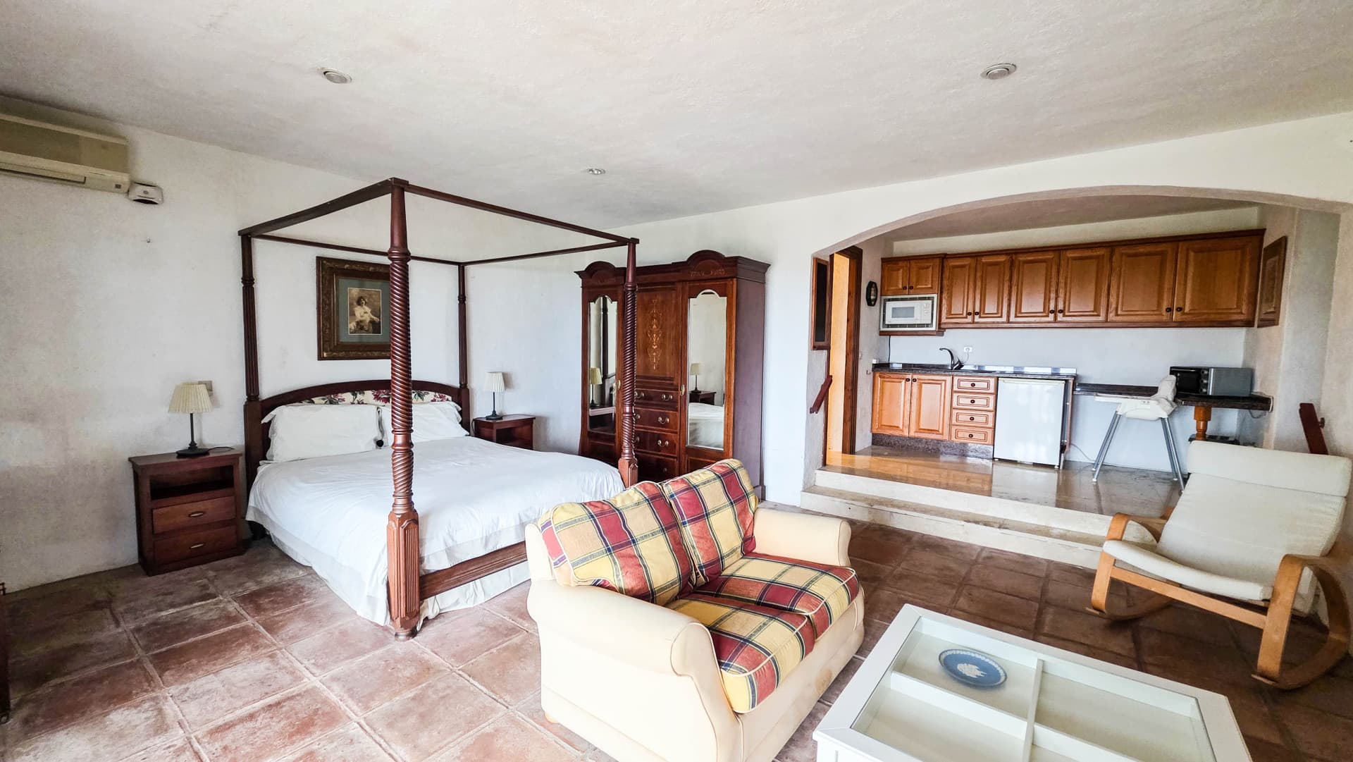 Spacious villa on an equally spacious plot in Bahía Dorada