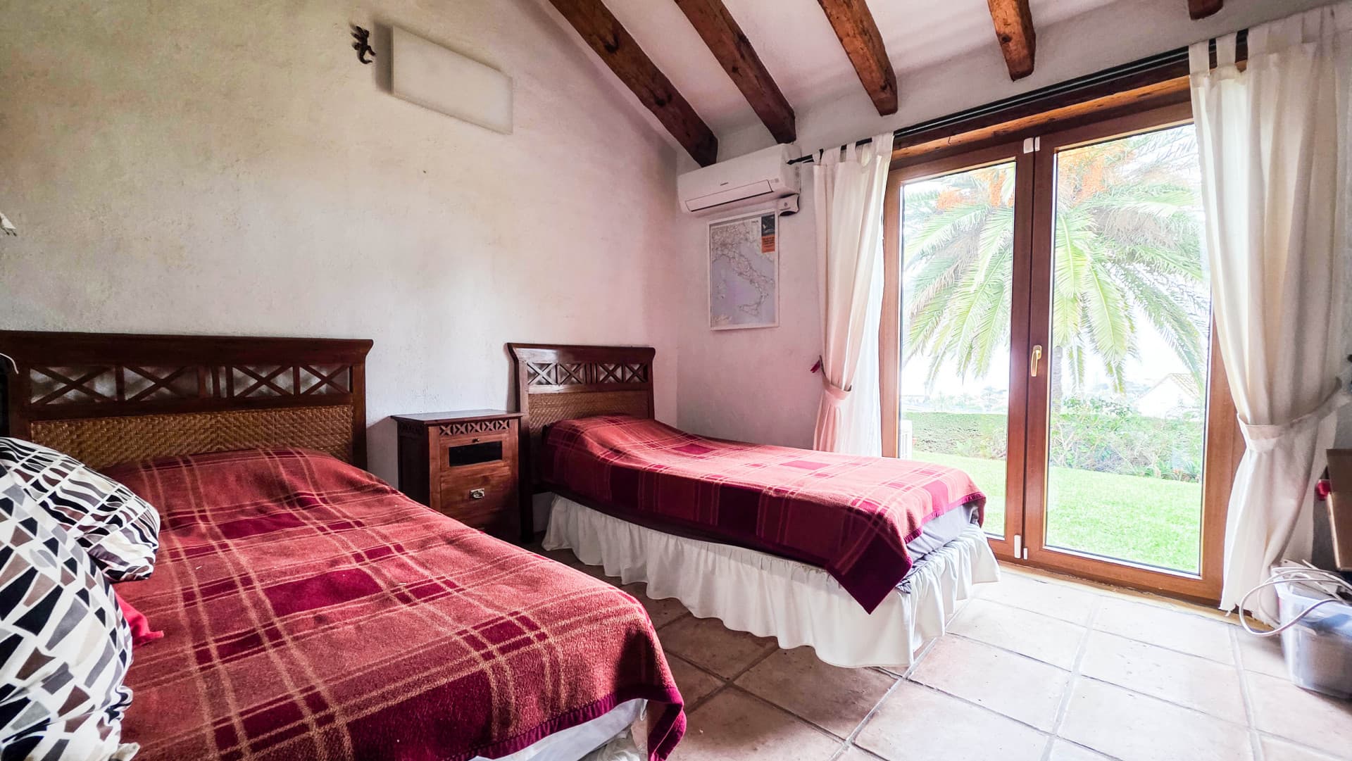 Spacious villa on an equally spacious plot in Bahía Dorada