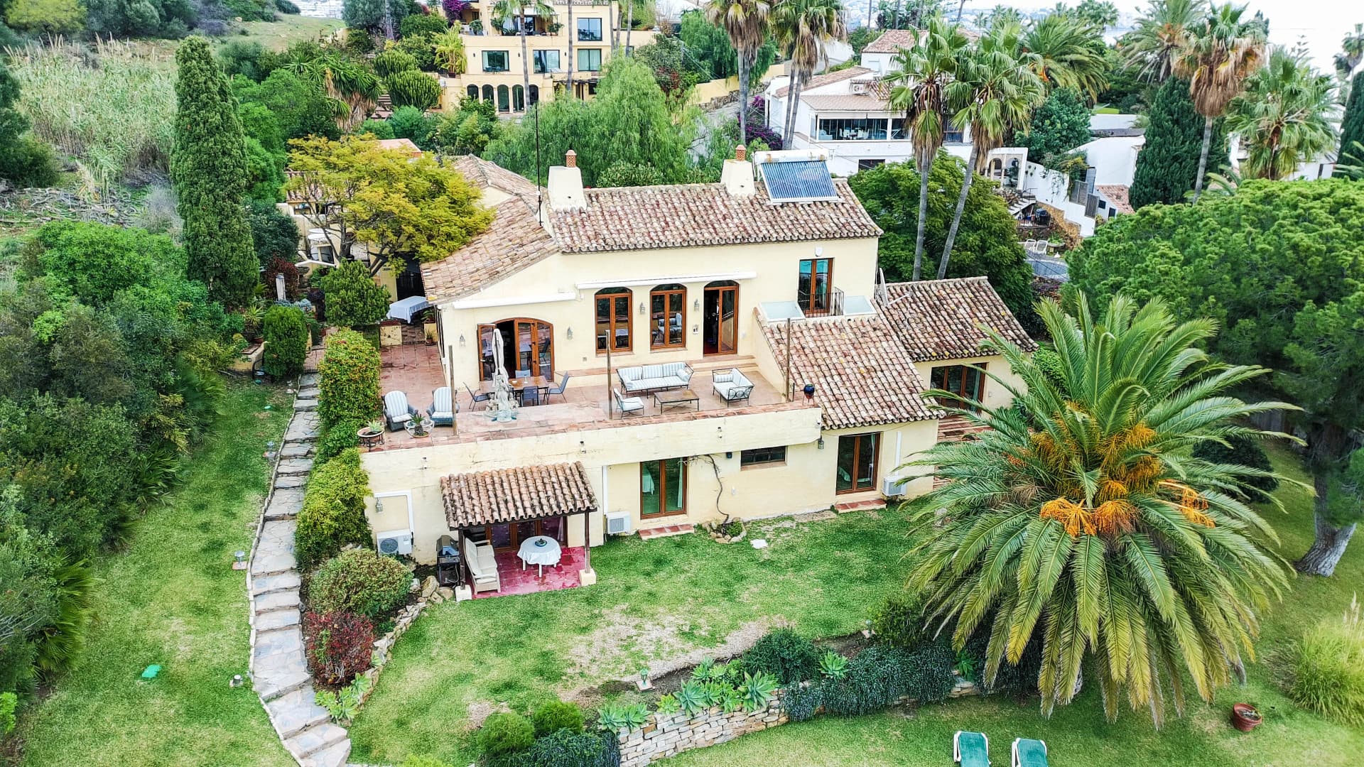 Spacious villa on an equally spacious plot in Bahía Dorada