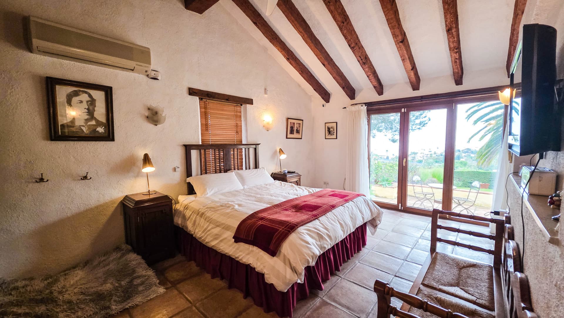 Spacious villa on an equally spacious plot in Bahía Dorada
