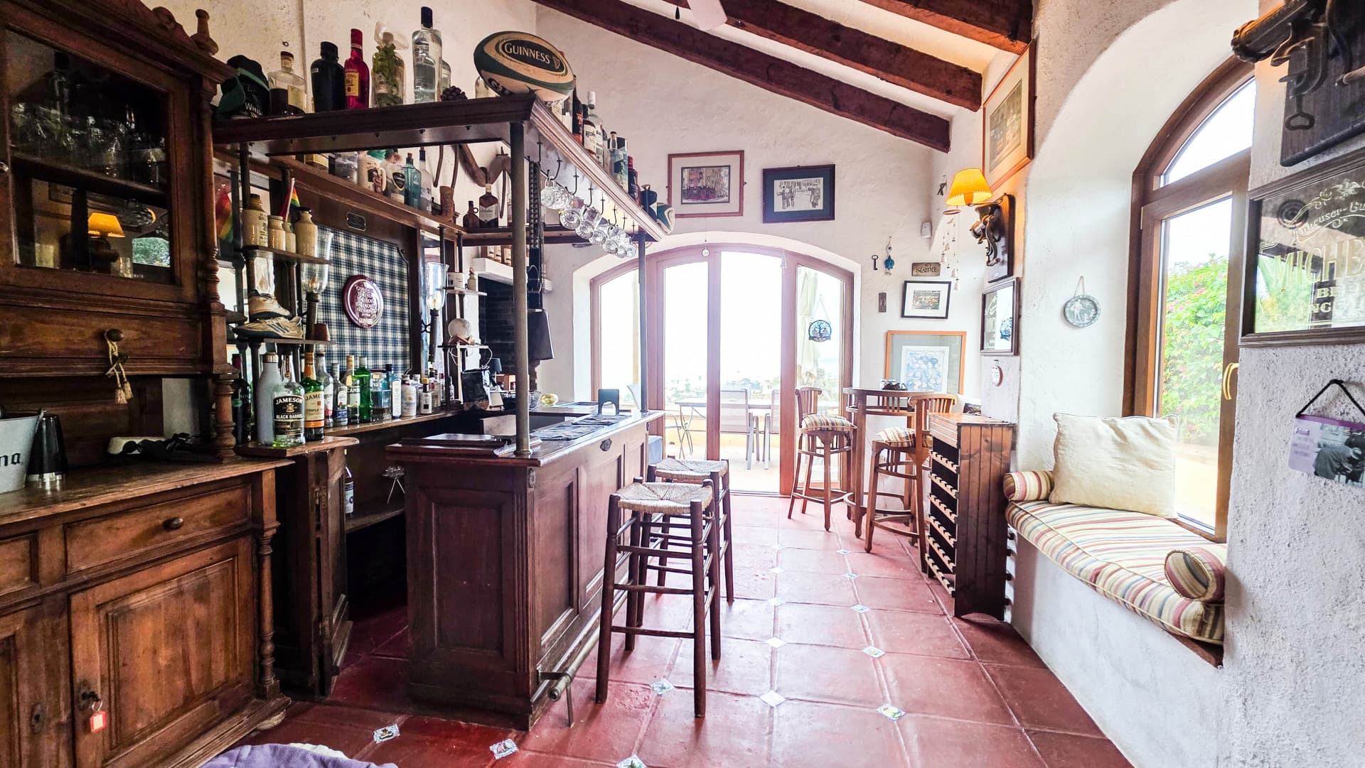 Spacious villa on an equally spacious plot in Bahía Dorada