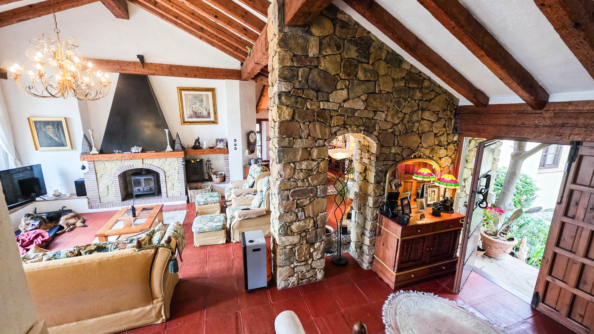 Spacious villa on an equally spacious plot in Bahía Dorada