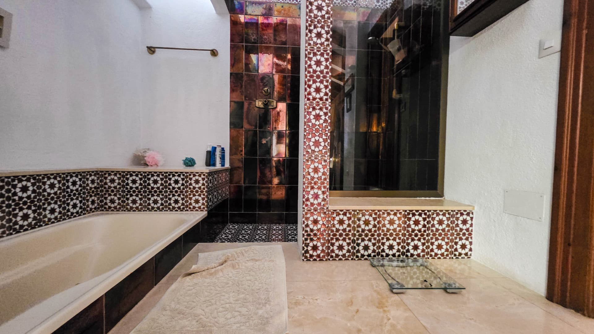Spacious villa on an equally spacious plot in Bahía Dorada