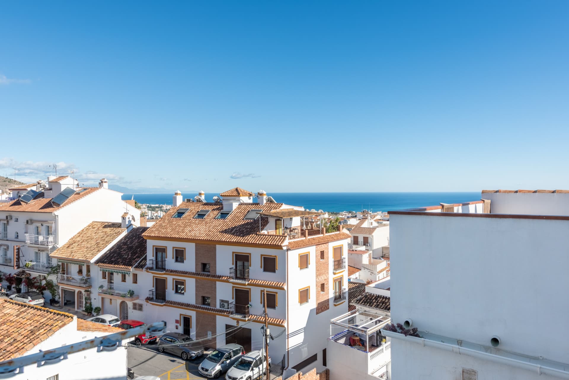 Renoverad lägenhet med 2 sovrum, med havsutsikt och turistlicens i charmiga Benalmadena Pueblo