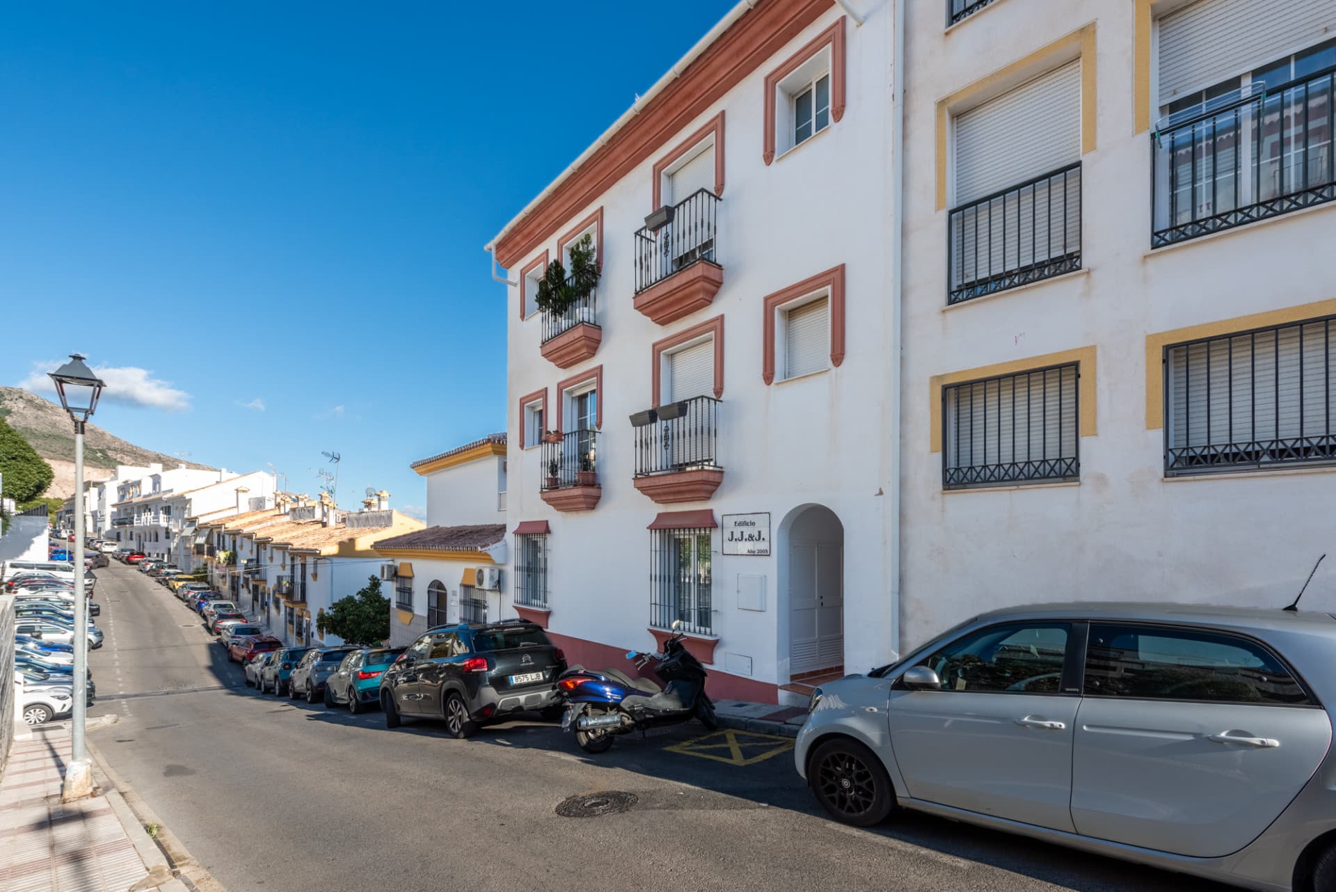 Renoverad lägenhet med 2 sovrum, med havsutsikt och turistlicens i charmiga Benalmadena Pueblo