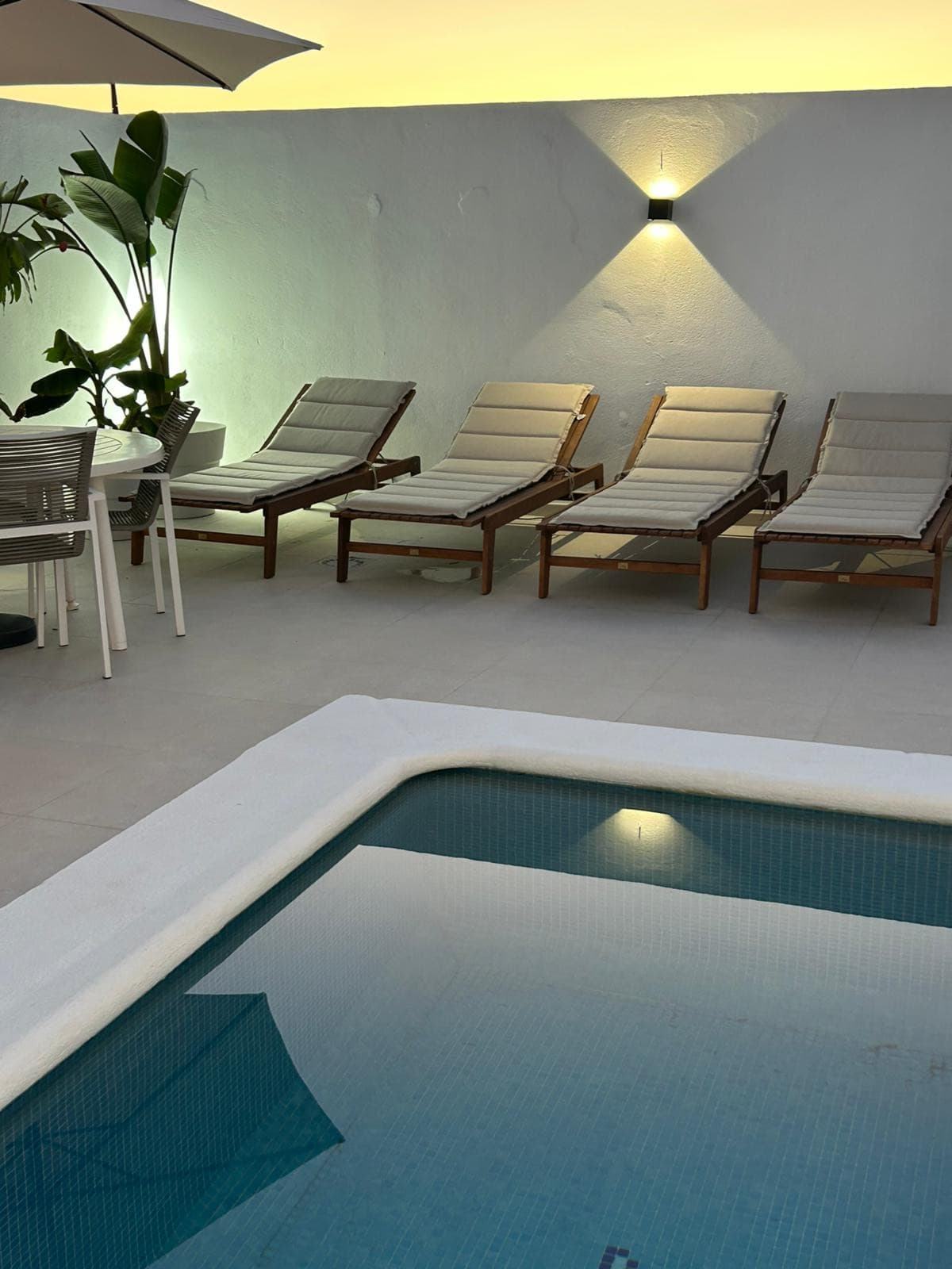 Exklusivt strandnära Penthouse i 2 Plan med Privat Pool & Panoramautsikt – 182 m²