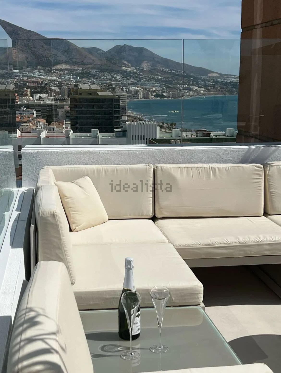 Exklusivt strandnära Penthouse i 2 Plan med Privat Pool & Panoramautsikt – 182 m²
