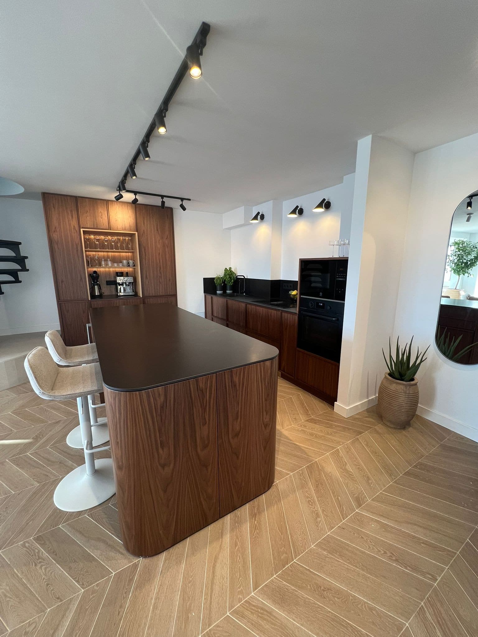 Exklusivt strandnära Penthouse i 2 Plan med Privat Pool & Panoramautsikt – 182 m²
