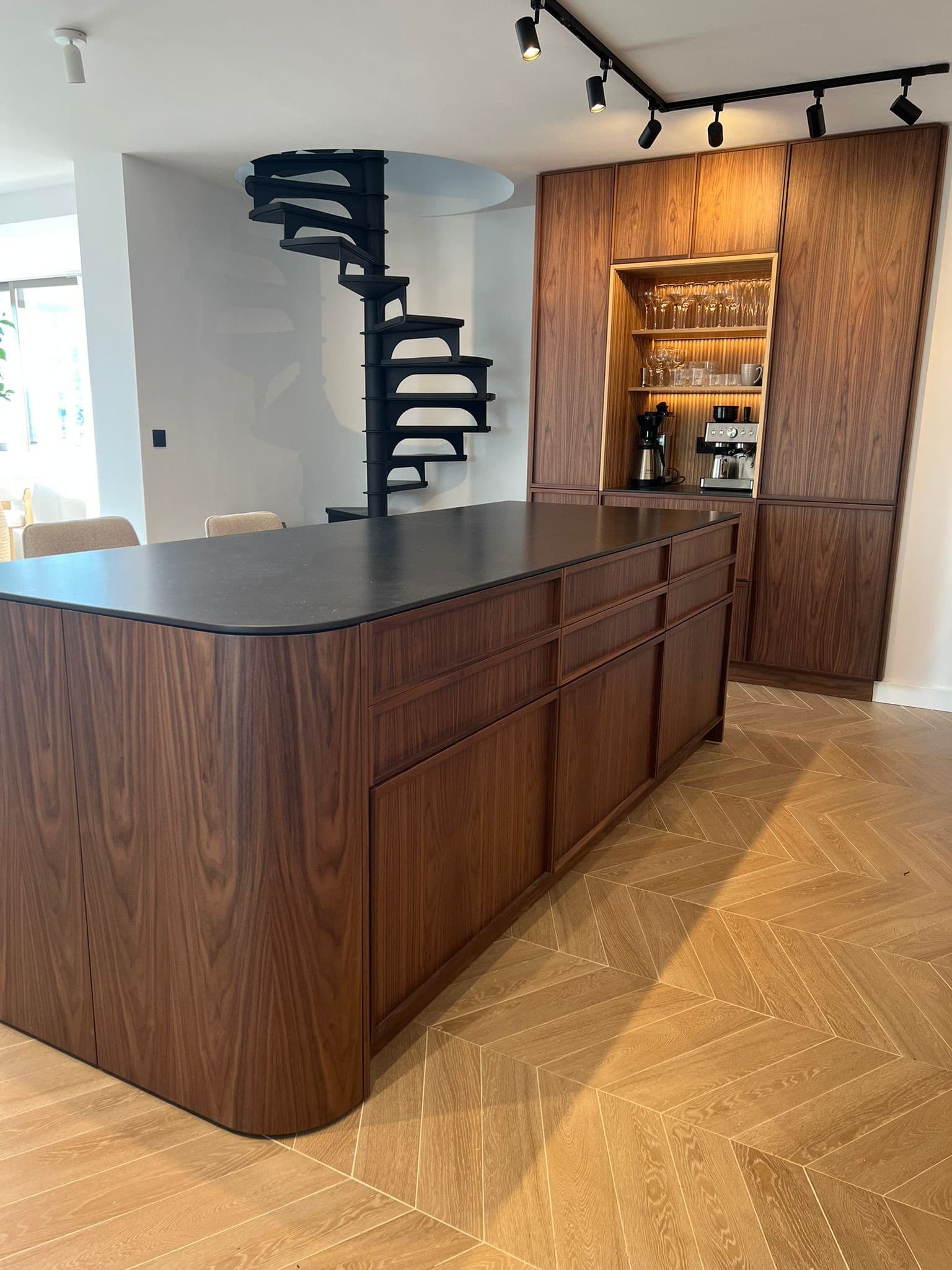 Exklusivt strandnära Penthouse i 2 Plan med Privat Pool & Panoramautsikt – 182 m²