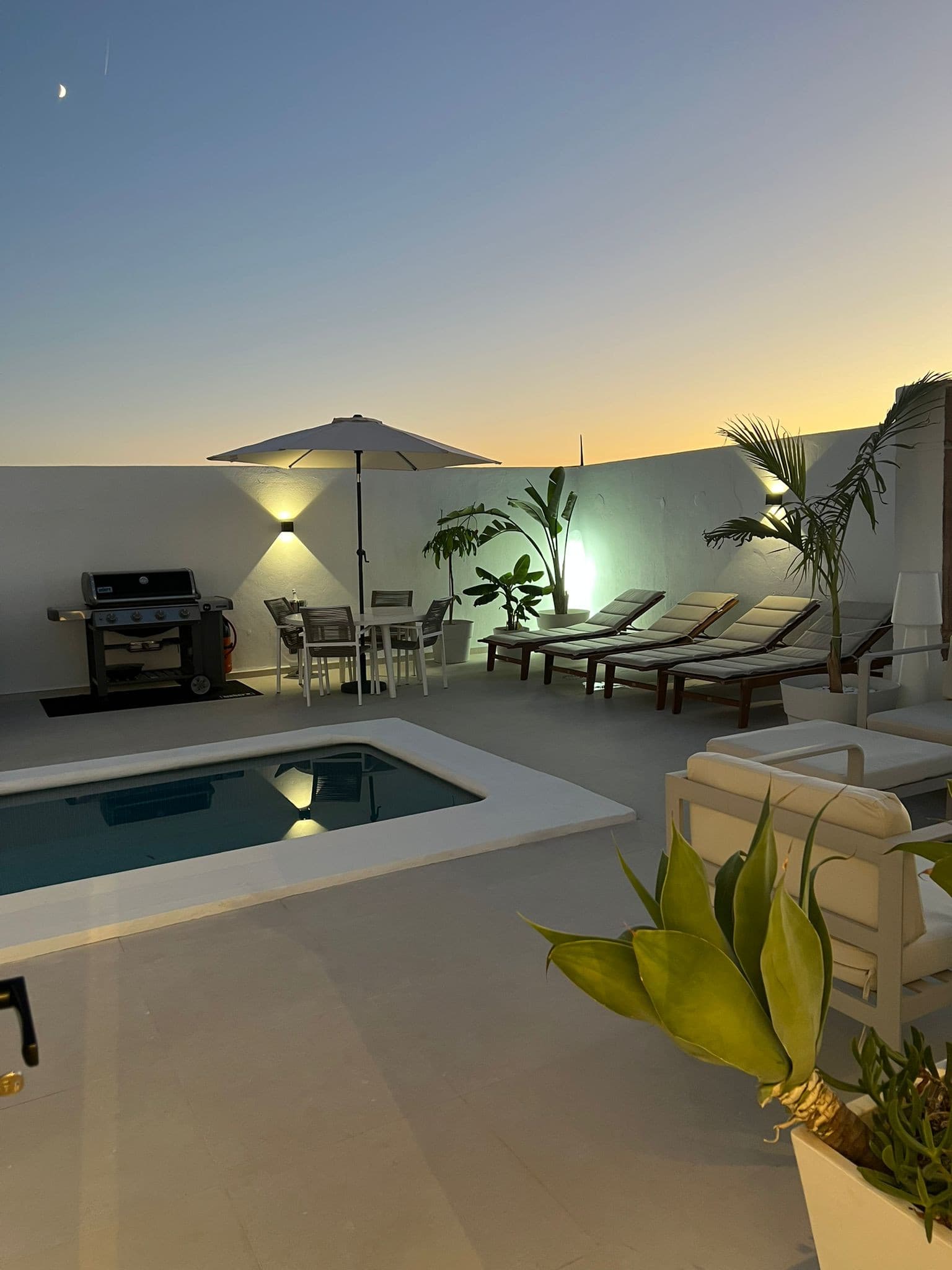 Exklusivt strandnära Penthouse i 2 Plan med Privat Pool & Panoramautsikt – 182 m²