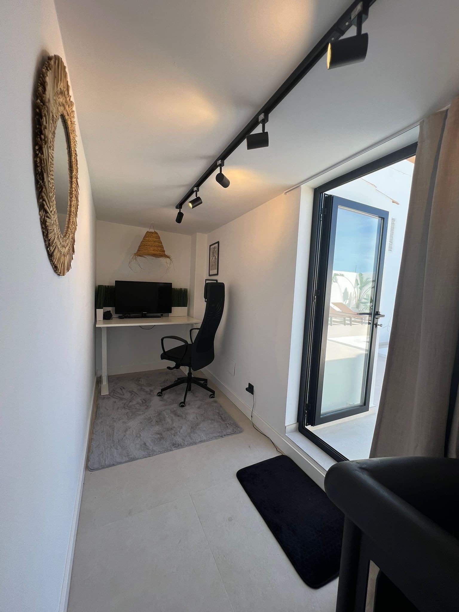 Exklusivt strandnära Penthouse i 2 Plan med Privat Pool & Panoramautsikt – 182 m²