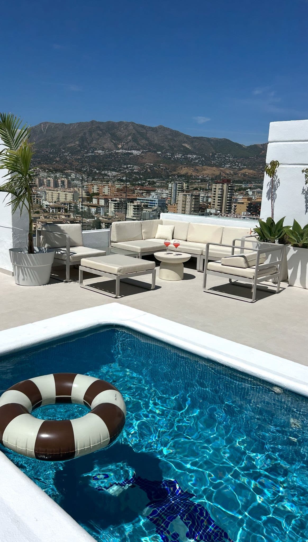 Exclusivo Ático Dúplex cerca de la playa con Piscina Privada y Vistas Panorámicas – 182 m²