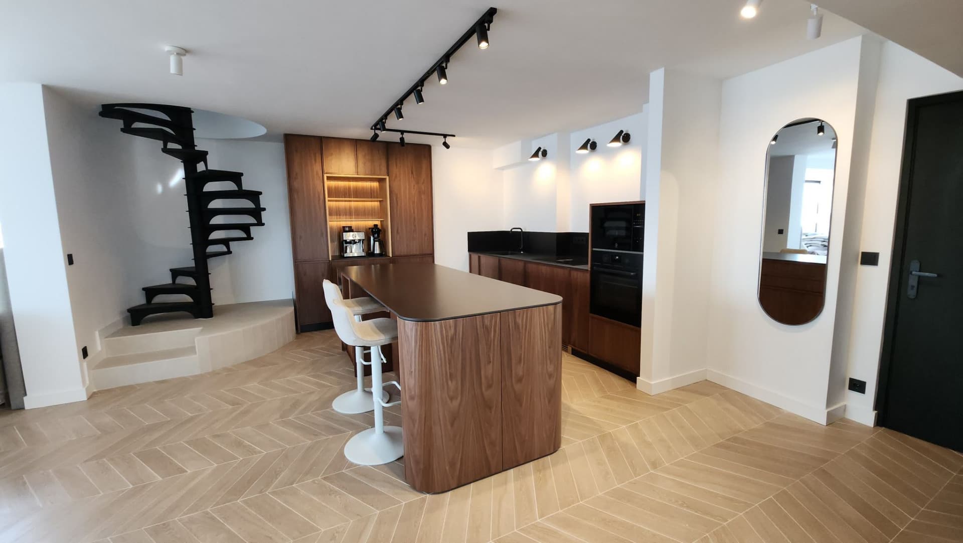 Exklusivt strandnära Penthouse i 2 Plan med Privat Pool & Panoramautsikt – 182 m²