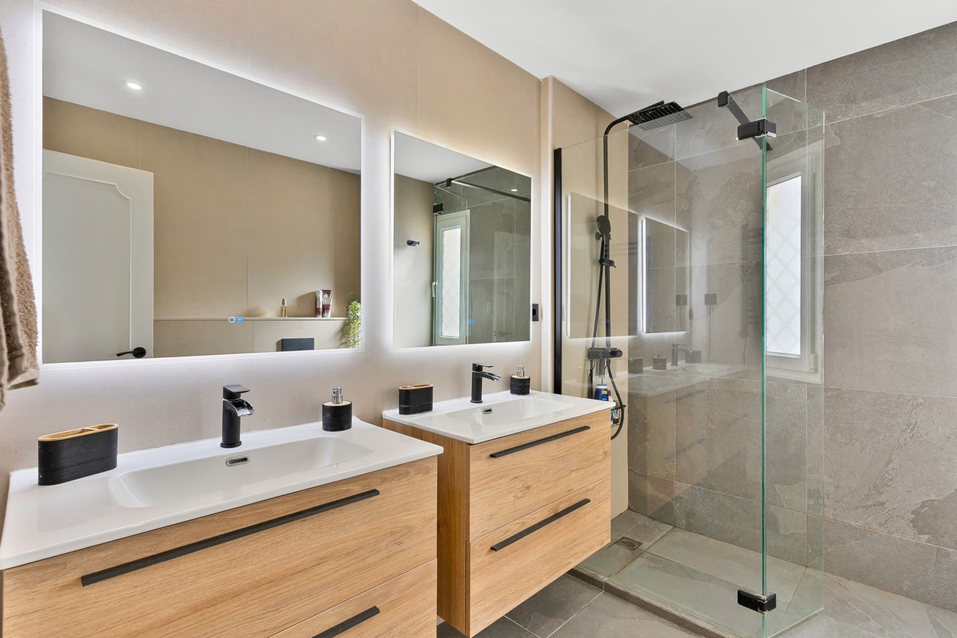 Newly renovated duplex apartment with seaviews