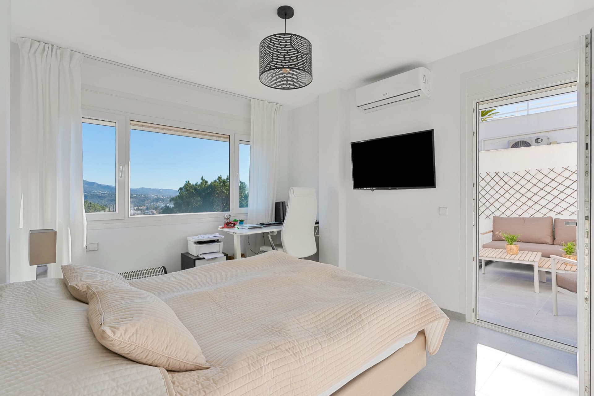 Newly renovated duplex apartment with seaviews